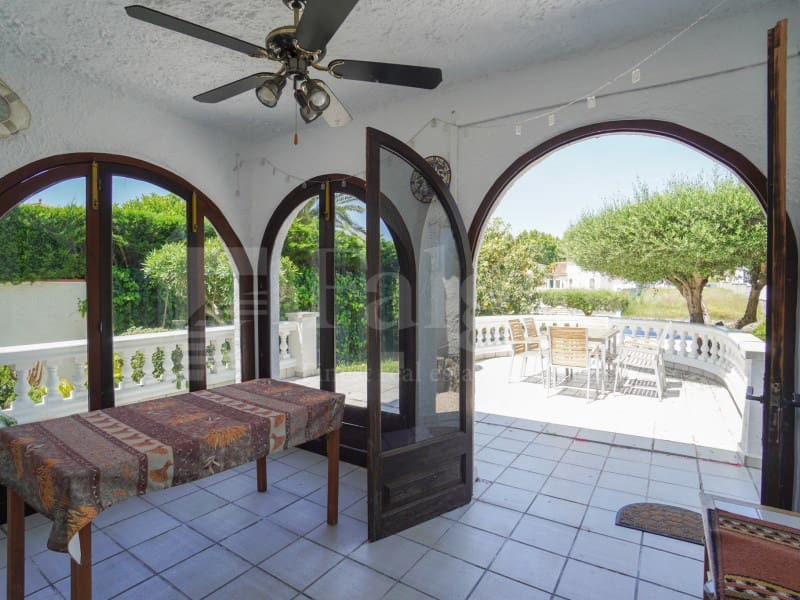 4 sypialnia Willa na sprzedaż w Empuriabrava z garażem - 675 000 € (Ref: 9910412)