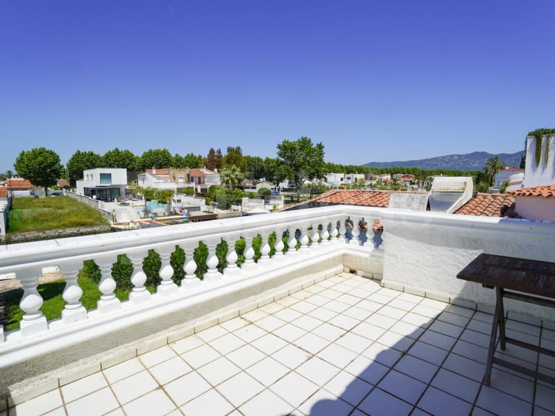 4 sypialnia Willa na sprzedaż w Empuriabrava z garażem - 675 000 € (Ref: 9910412)