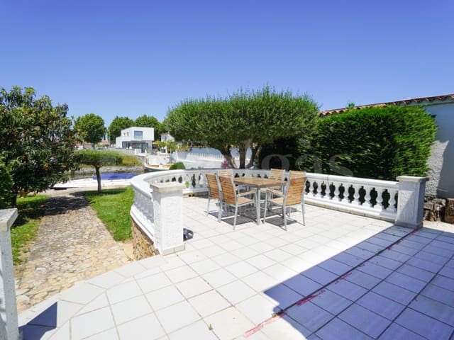 4 sypialnia Willa na sprzedaż w Empuriabrava, Castelló d'Empúries z garażem - 675 000 € (Ref: 9910412)