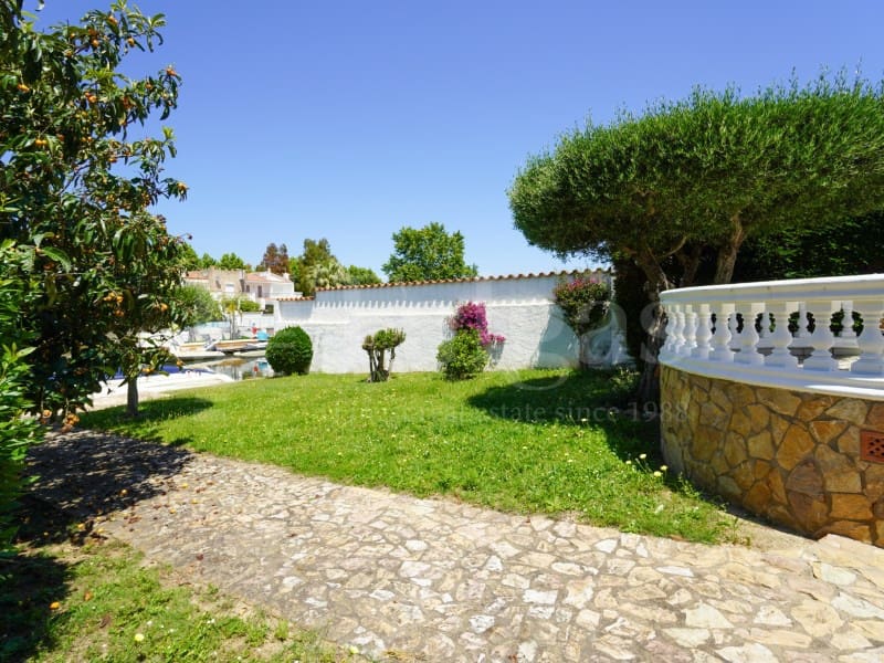 4 sypialnia Willa na sprzedaż w Empuriabrava z garażem - 675 000 € (Ref: 9910412)