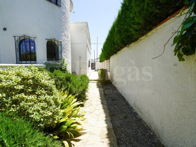 4 sypialnia Willa na sprzedaż w Empuriabrava z garażem - 675 000 € (Ref: 9910412)