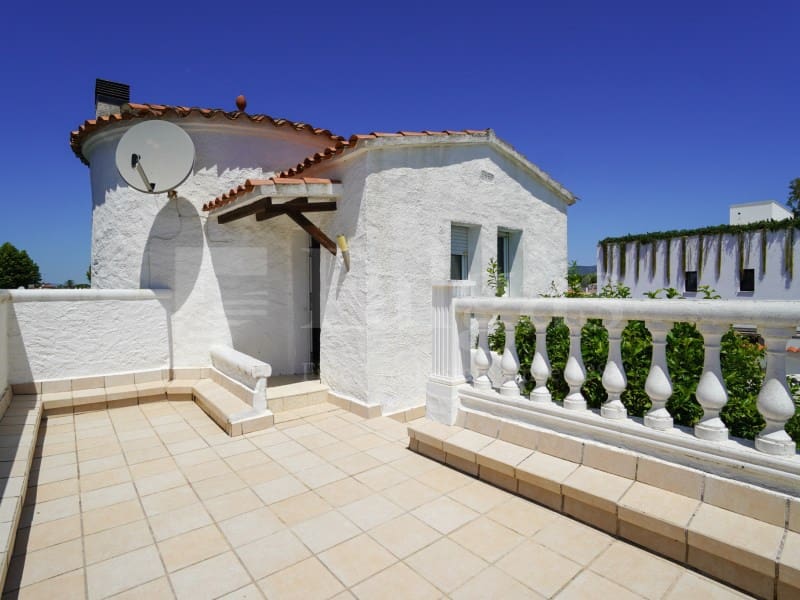 4 sypialnia Willa na sprzedaż w Empuriabrava z garażem - 675 000 € (Ref: 9910412)