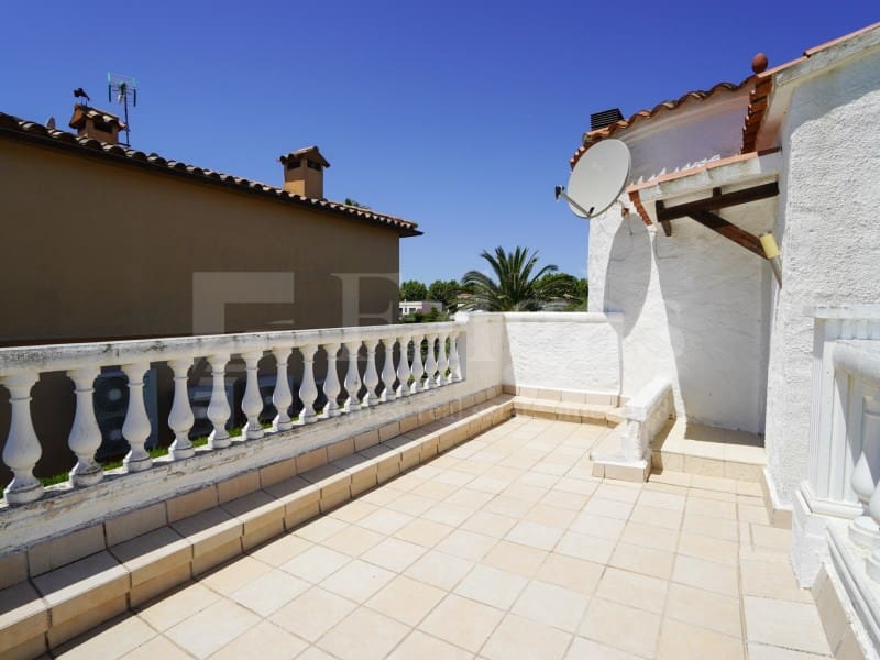 4 sypialnia Willa na sprzedaż w Empuriabrava z garażem - 675 000 € (Ref: 9910412)