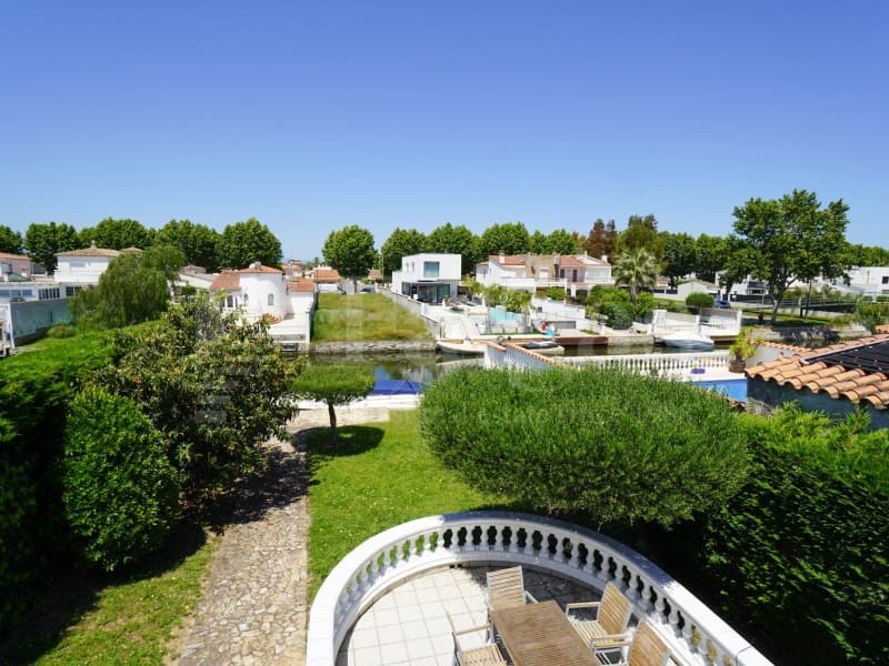 4 sypialnia Willa na sprzedaż w Empuriabrava z garażem - 675 000 € (Ref: 9910412)