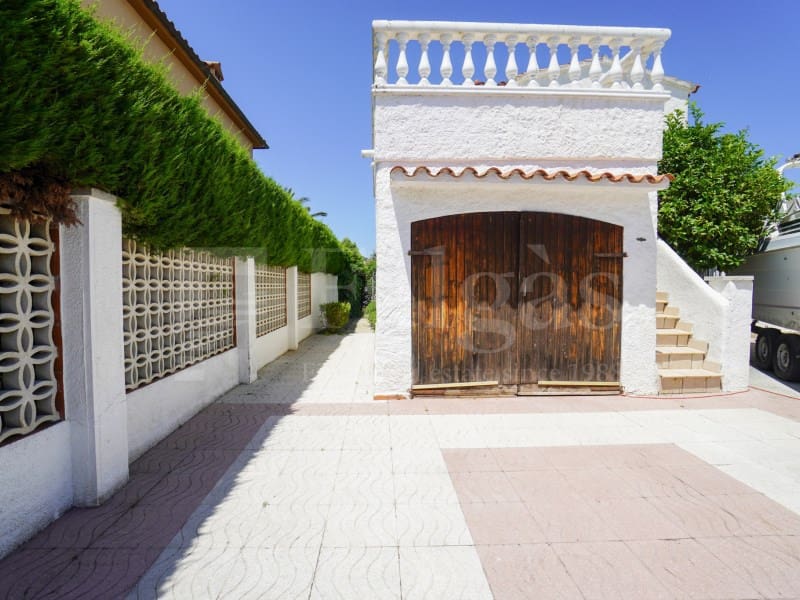 4 sypialnia Willa na sprzedaż w Empuriabrava z garażem - 675 000 € (Ref: 9910412)