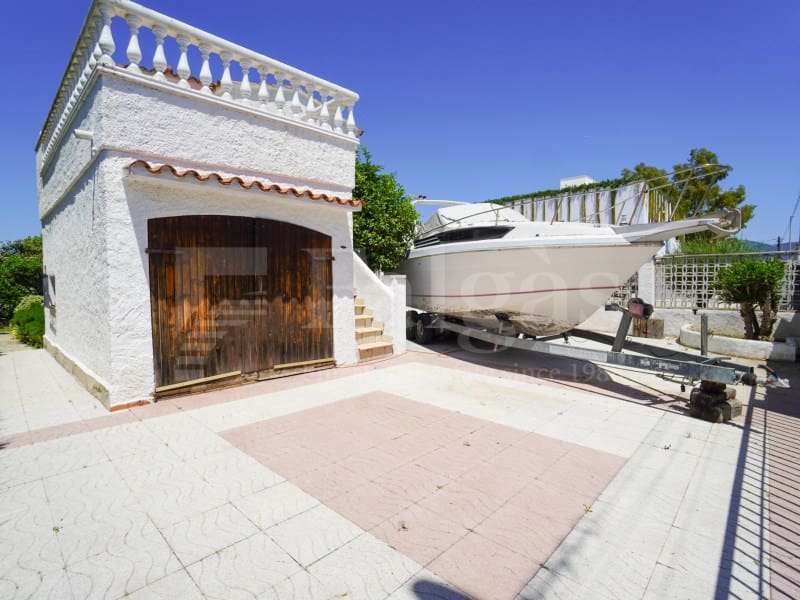 4 sypialnia Willa na sprzedaż w Empuriabrava z garażem - 675 000 € (Ref: 9910412)