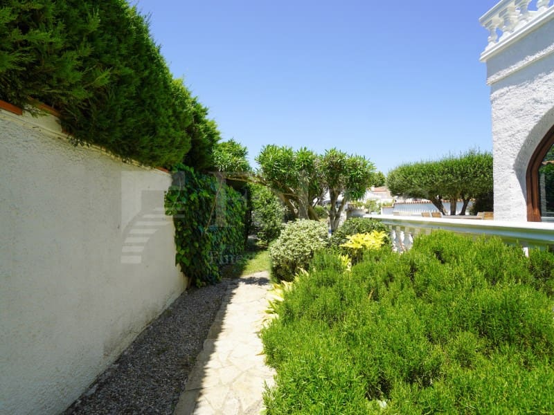 4 sypialnia Willa na sprzedaż w Empuriabrava z garażem - 675 000 € (Ref: 9910412)