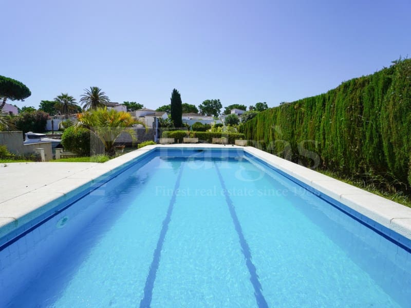 3 chambre Villa/Maison à vendre à Empuriabrava avec garage - 890 000 € (Ref: 9912767)