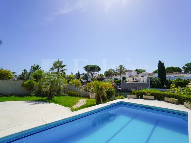3 chambre Villa/Maison à vendre à Empuriabrava avec garage - 890 000 € (Ref: 9912767)
