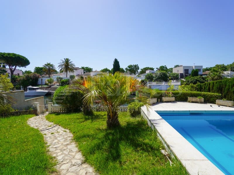 3 chambre Villa/Maison à vendre à Empuriabrava avec garage - 890 000 € (Ref: 9912767)