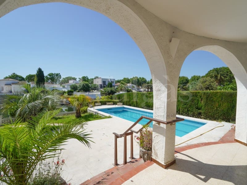 3 chambre Villa/Maison à vendre à Empuriabrava avec garage - 890 000 € (Ref: 9912767)