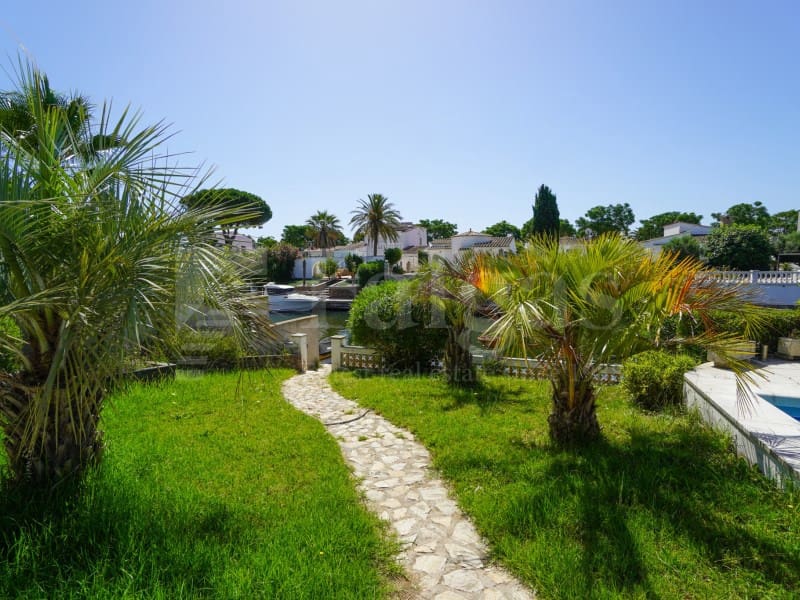 3 chambre Villa/Maison à vendre à Empuriabrava avec garage - 890 000 € (Ref: 9912767)