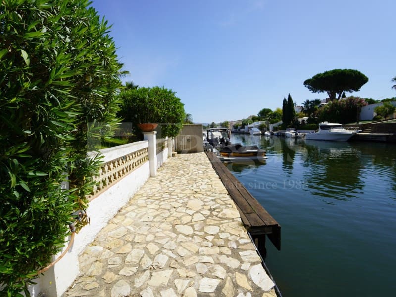 3 chambre Villa/Maison à vendre à Empuriabrava avec garage - 890 000 € (Ref: 9912767)