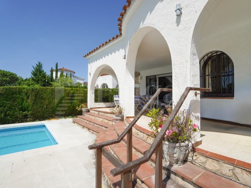 3 chambre Villa/Maison à vendre à Empuriabrava avec garage - 890 000 € (Ref: 9912767)
