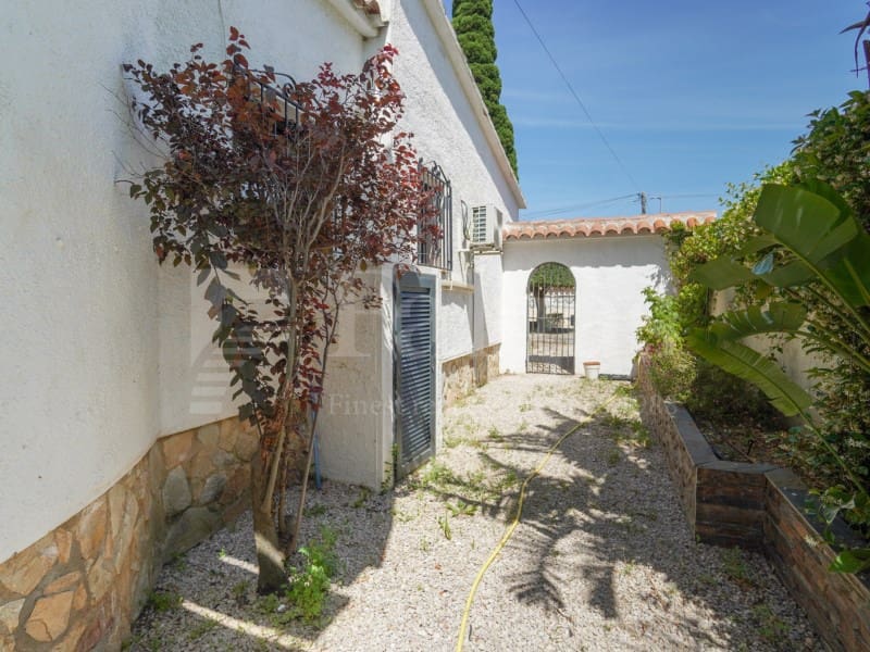 3 chambre Villa/Maison à vendre à Empuriabrava avec garage - 890 000 € (Ref: 9912767)