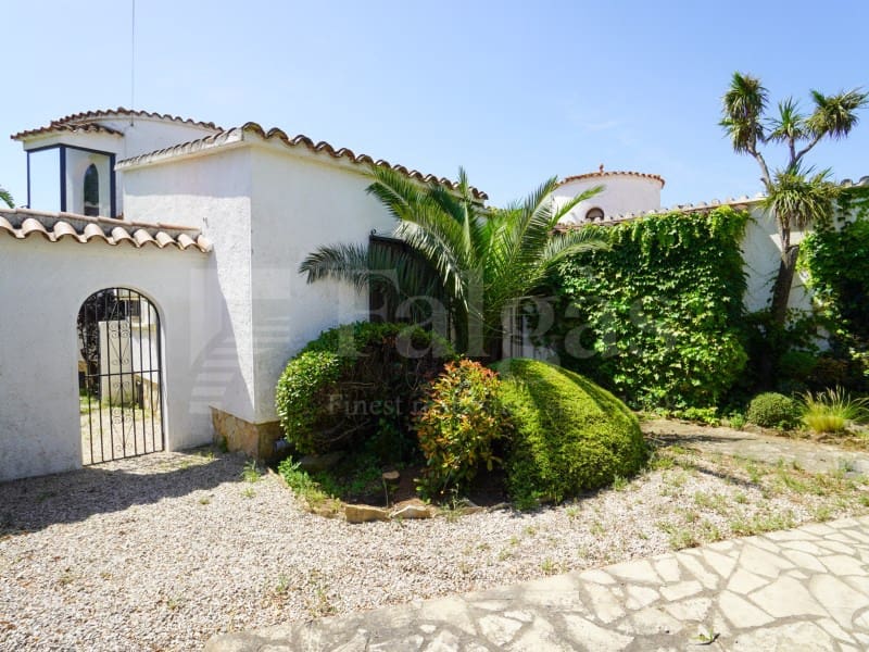 3 chambre Villa/Maison à vendre à Empuriabrava avec garage - 890 000 € (Ref: 9912767)