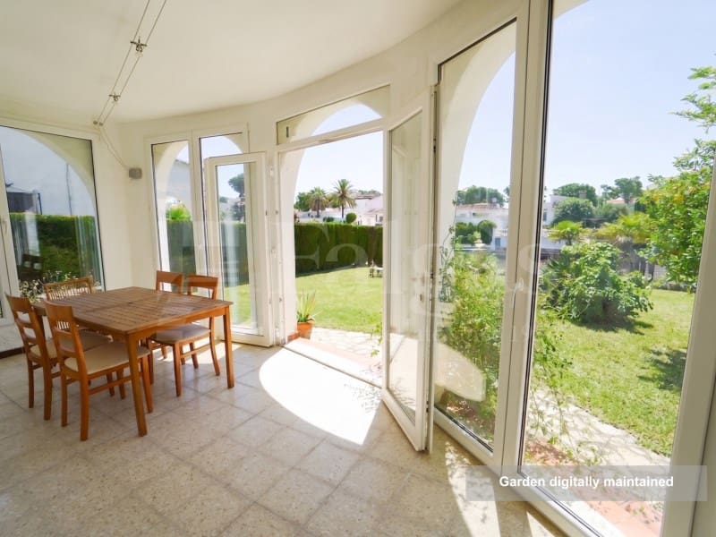 3 bedroom Villa for sale in Empuriabrava with garage - € 860,000 (Ref: 9915811)