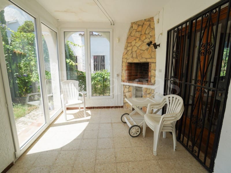 3 bedroom Villa for sale in Empuriabrava with garage - € 860,000 (Ref: 9915811)