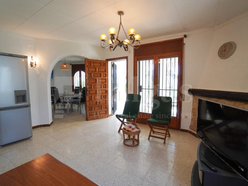3 bedroom Villa for sale in Empuriabrava with garage - € 860,000 (Ref: 9915811)