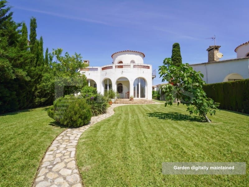 3 bedroom Villa for sale in Empuriabrava with garage - € 860,000 (Ref: 9915811)