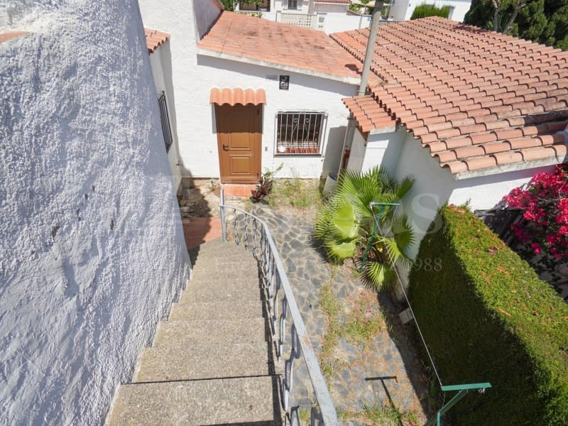 3 bedroom Villa for sale in Empuriabrava with garage - € 860,000 (Ref: 9915811)