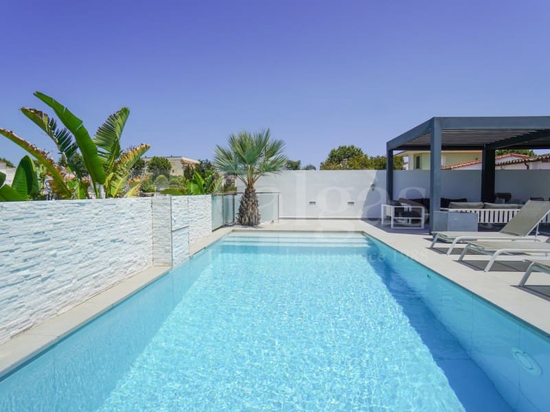 7 bedroom Villa for sale in Empuriabrava with garage - € 1,450,000 (Ref: 9929036)
