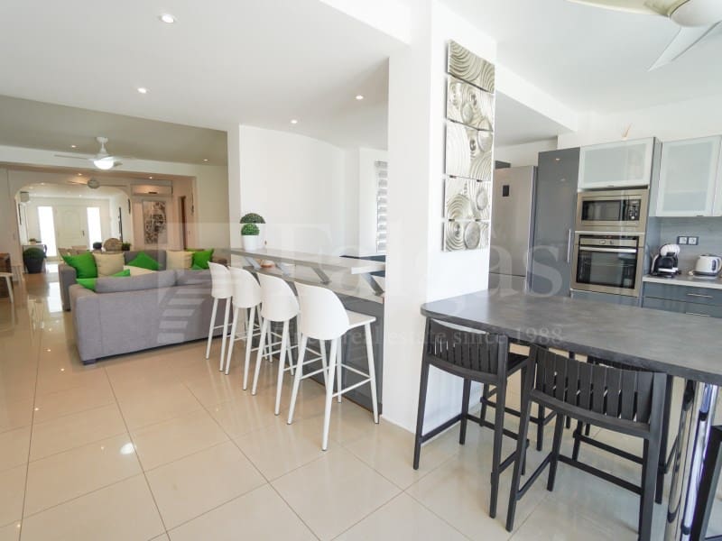 7 bedroom Villa for sale in Empuriabrava with garage - € 1,450,000 (Ref: 9929036)