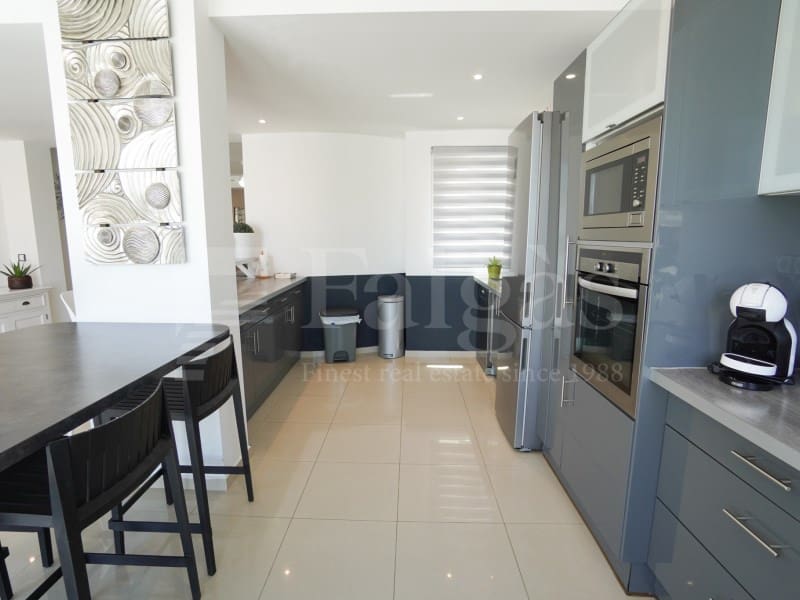 7 bedroom Villa for sale in Empuriabrava with garage - € 1,450,000 (Ref: 9929036)