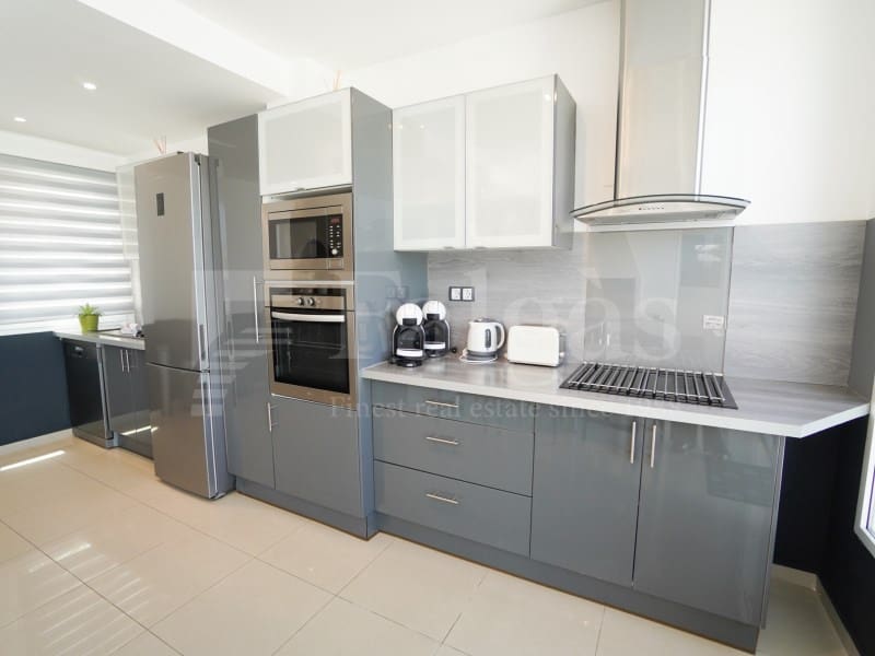 7 bedroom Villa for sale in Empuriabrava with garage - € 1,450,000 (Ref: 9929036)