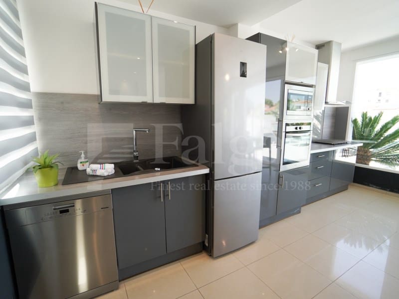 7 bedroom Villa for sale in Empuriabrava with garage - € 1,450,000 (Ref: 9929036)