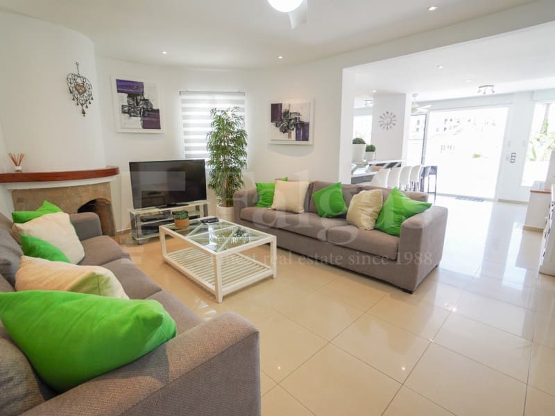 7 bedroom Villa for sale in Empuriabrava with garage - € 1,450,000 (Ref: 9929036)