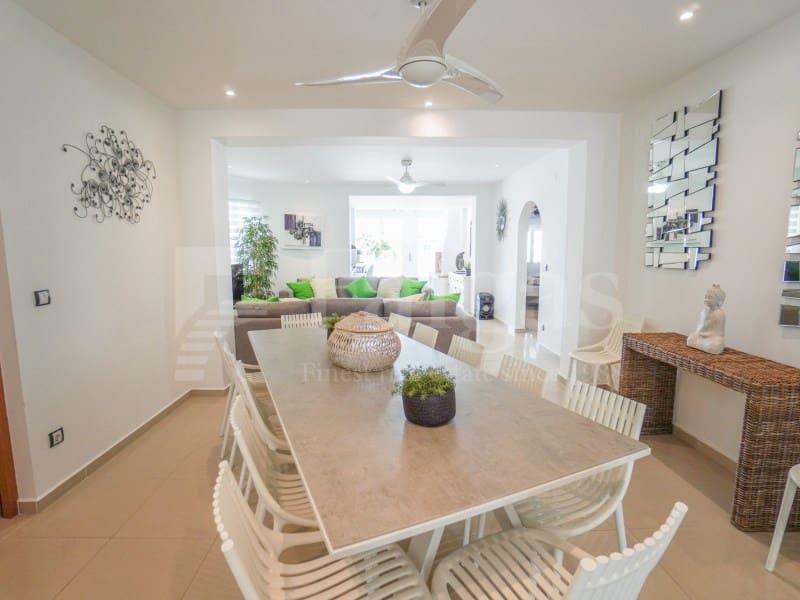 7 bedroom Villa for sale in Empuriabrava with garage - € 1,450,000 (Ref: 9929036)