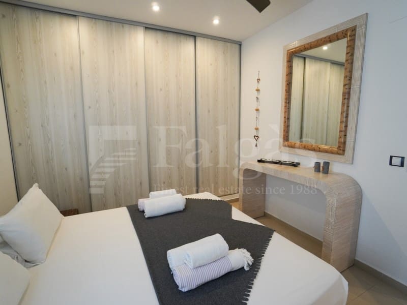 7 bedroom Villa for sale in Empuriabrava with garage - € 1,450,000 (Ref: 9929036)