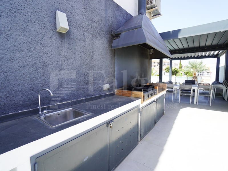 7 bedroom Villa for sale in Empuriabrava with garage - € 1,450,000 (Ref: 9929036)