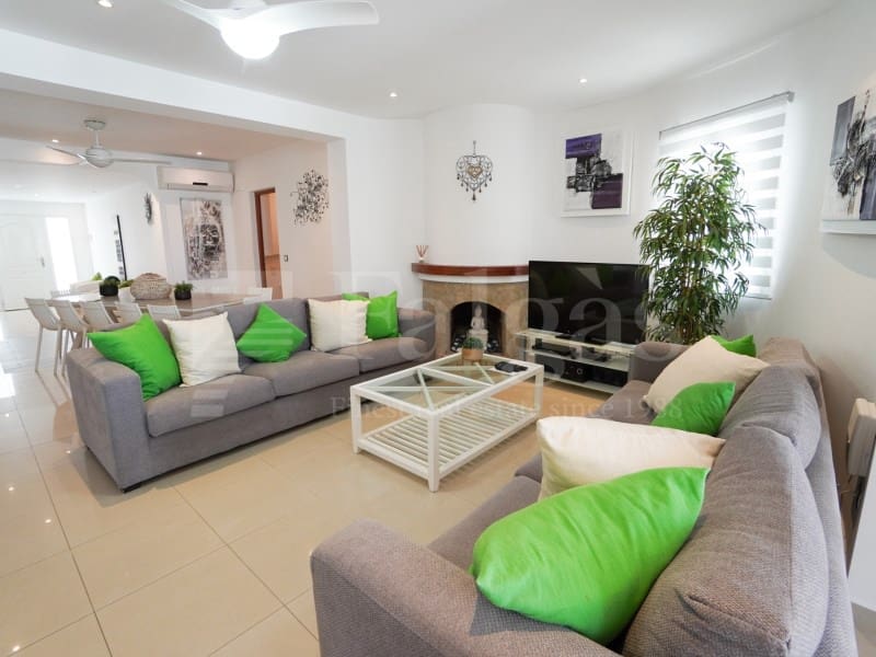 7 bedroom Villa for sale in Empuriabrava with garage - € 1,450,000 (Ref: 9929036)