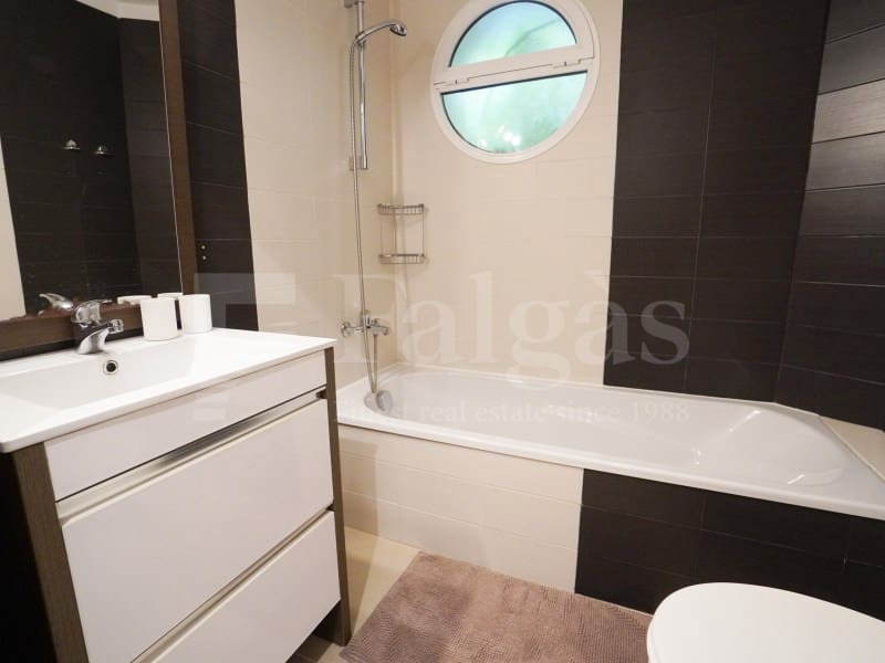 7 bedroom Villa for sale in Empuriabrava with garage - € 1,450,000 (Ref: 9929036)