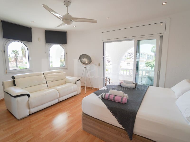 7 bedroom Villa for sale in Empuriabrava with garage - € 1,450,000 (Ref: 9929036)