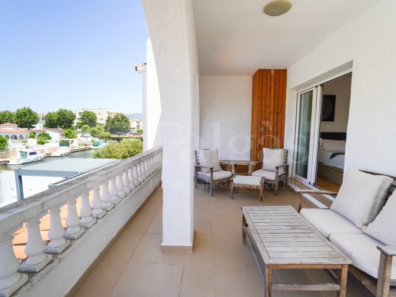 7 bedroom Villa for sale in Empuriabrava with garage - € 1,450,000 (Ref: 9929036)