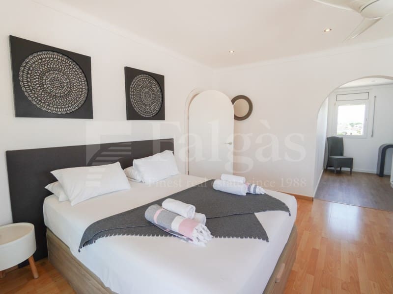 7 bedroom Villa for sale in Empuriabrava with garage - € 1,450,000 (Ref: 9929036)