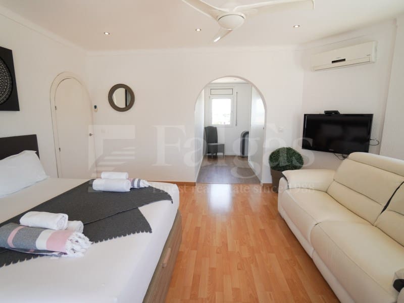 7 bedroom Villa for sale in Empuriabrava with garage - € 1,450,000 (Ref: 9929036)