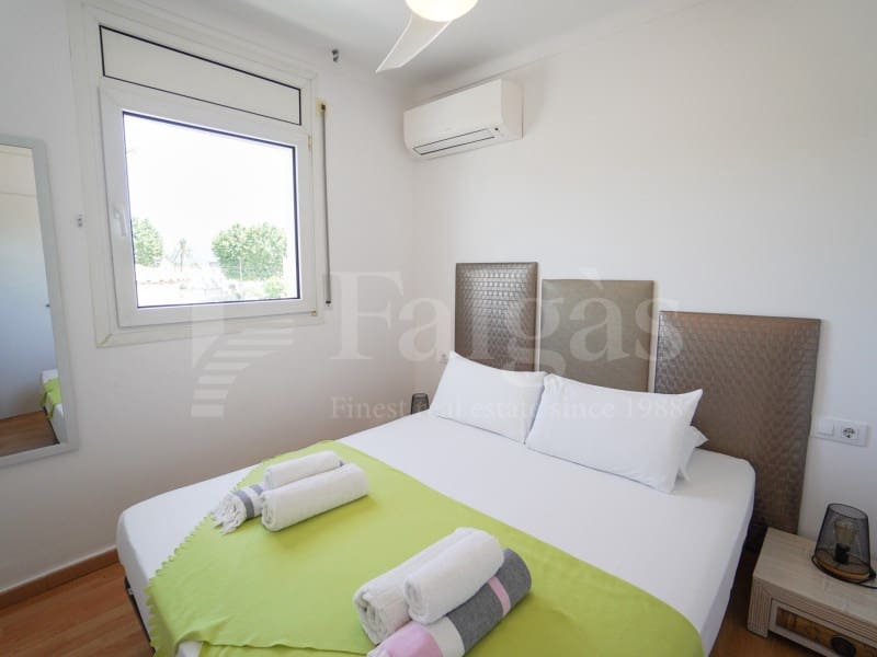 7 bedroom Villa for sale in Empuriabrava with garage - € 1,450,000 (Ref: 9929036)