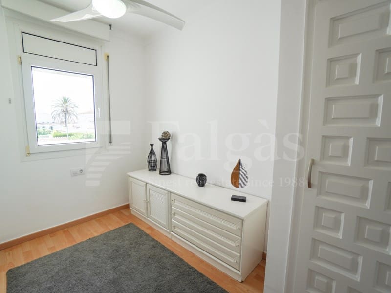 7 bedroom Villa for sale in Empuriabrava with garage - € 1,450,000 (Ref: 9929036)