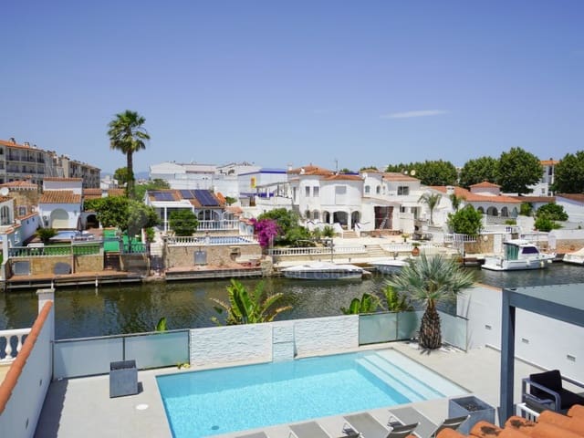 7 soveværelse Villa til salg i Empuriabrava, Castelló d'Empúries med garage - € 1.450.000 (Ref: 9929036)