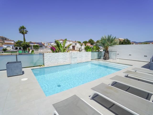 7 soveværelse Villa til salg i Empuriabrava, Castelló d'Empúries med garage - € 1.450.000 (Ref: 9929036)