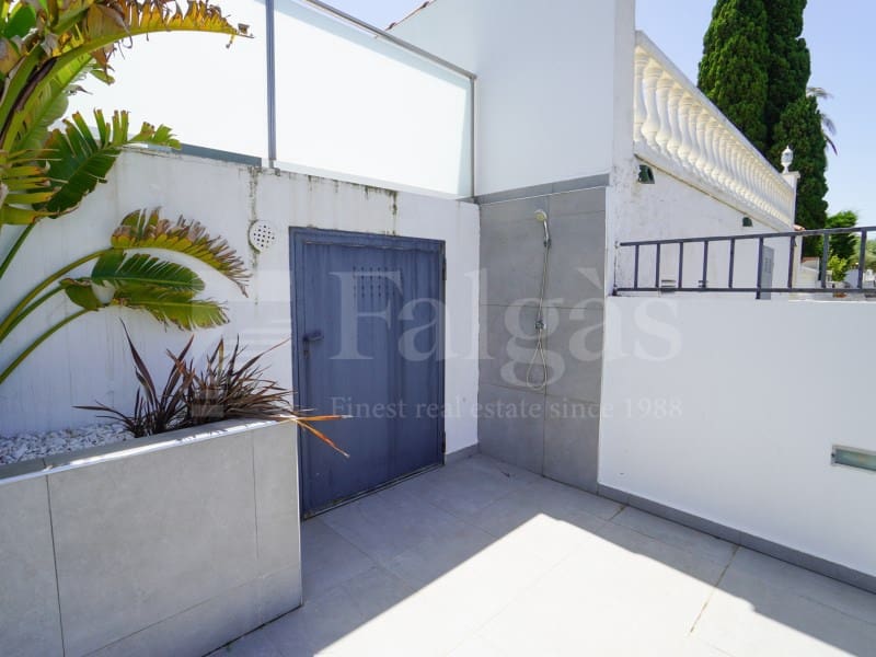 7 bedroom Villa for sale in Empuriabrava with garage - € 1,450,000 (Ref: 9929036)