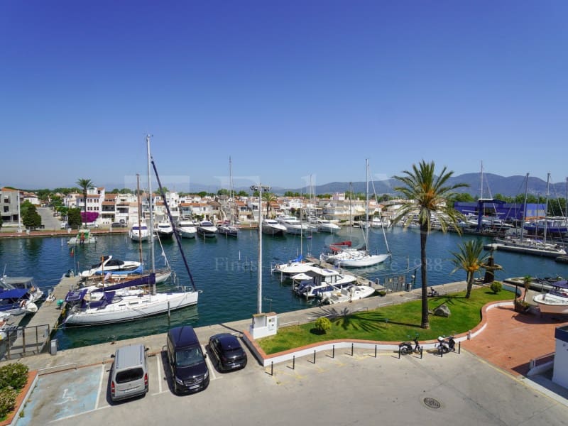 1 quarto Apartamento para venda em Empuriabrava com garagem - 285 000 € (Ref: 9937813)
