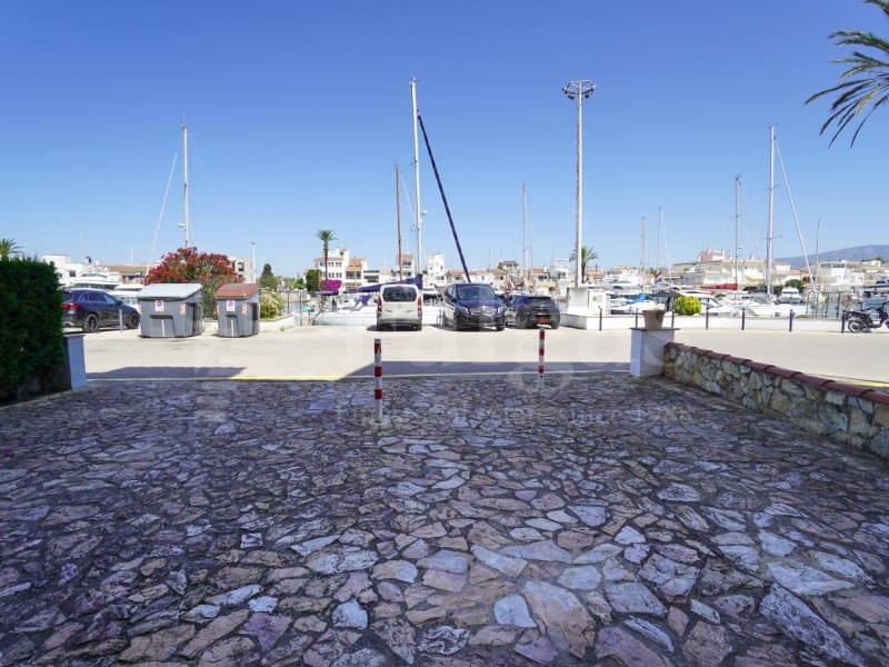 1 quarto Apartamento para venda em Empuriabrava com garagem - 285 000 € (Ref: 9937813)