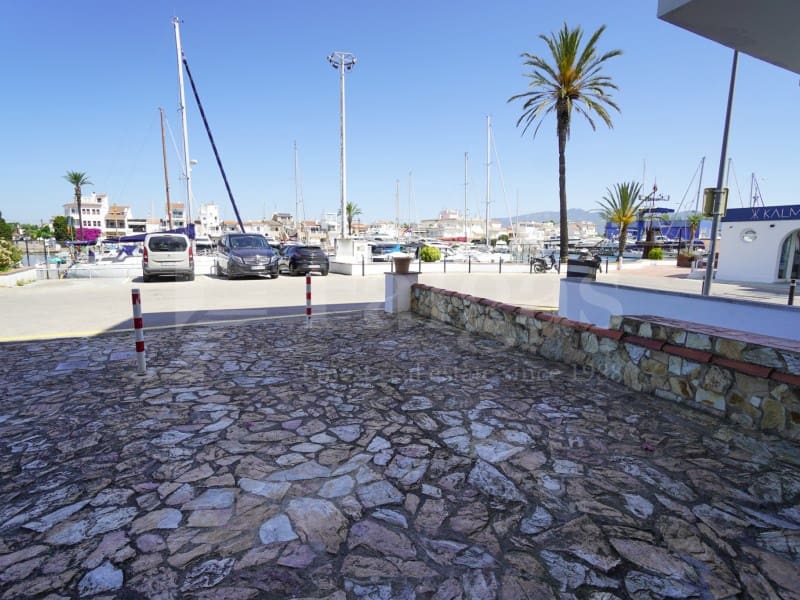 1 quarto Apartamento para venda em Empuriabrava com garagem - 285 000 € (Ref: 9937813)