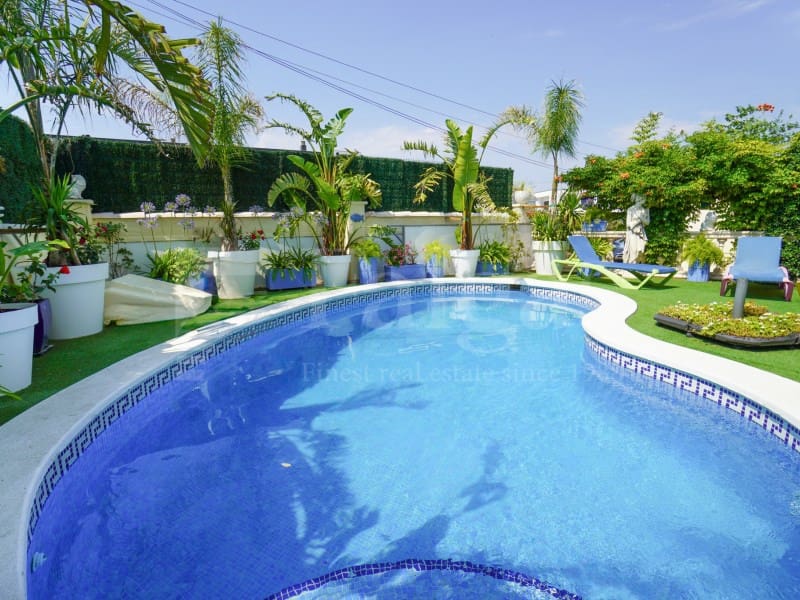 4 quarto Moradia para venda em Empuriabrava com piscina garagem - 525 000 € (Ref: 9957619)