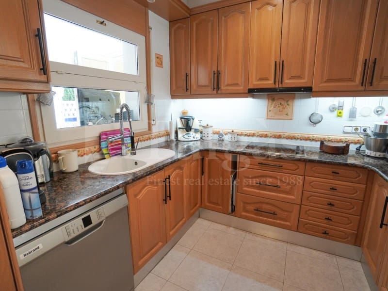 4 quarto Moradia para venda em Empuriabrava com piscina garagem - 525 000 € (Ref: 9957619)